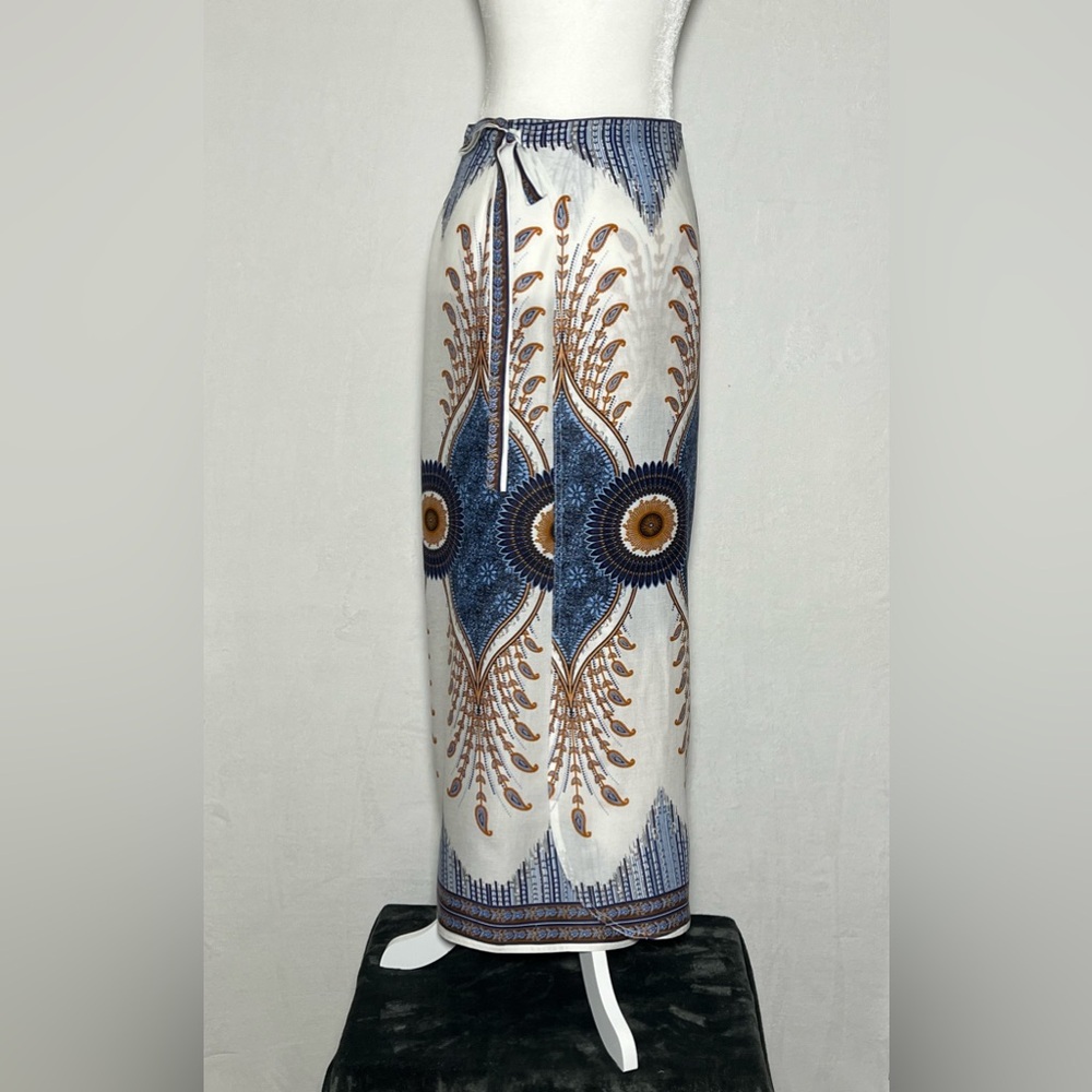 *NWT* Pareo Sarong Wrap Cover-up Long Skirt - One Size - Blue and Gold Paisely